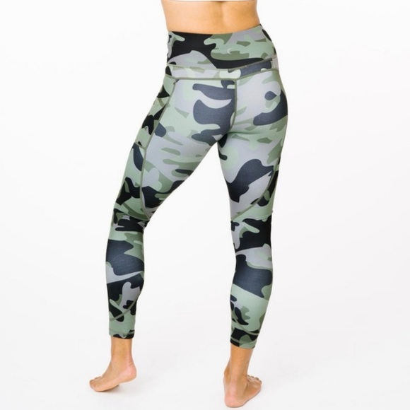 Zyia Active Green Camo Pocket Light n Tight Hi-Rise 7/8 leggings - Picture 8 of 8